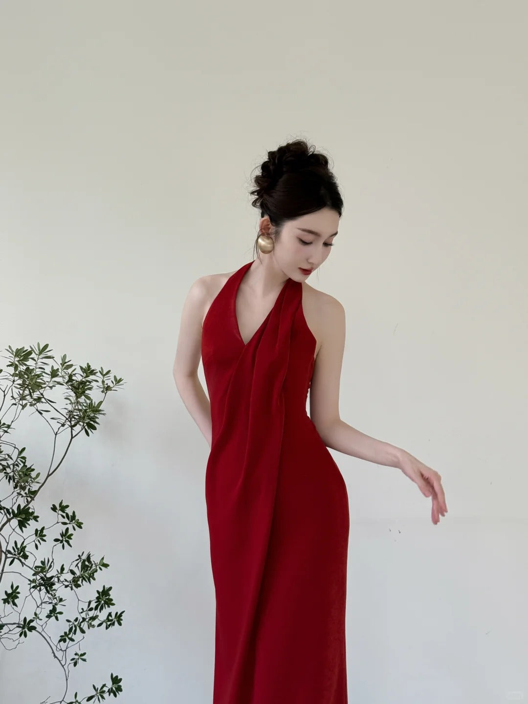 Elegant Burgundy Fitted Halter Neck Deep V-Neck Satin Long Prom Evening Dresses