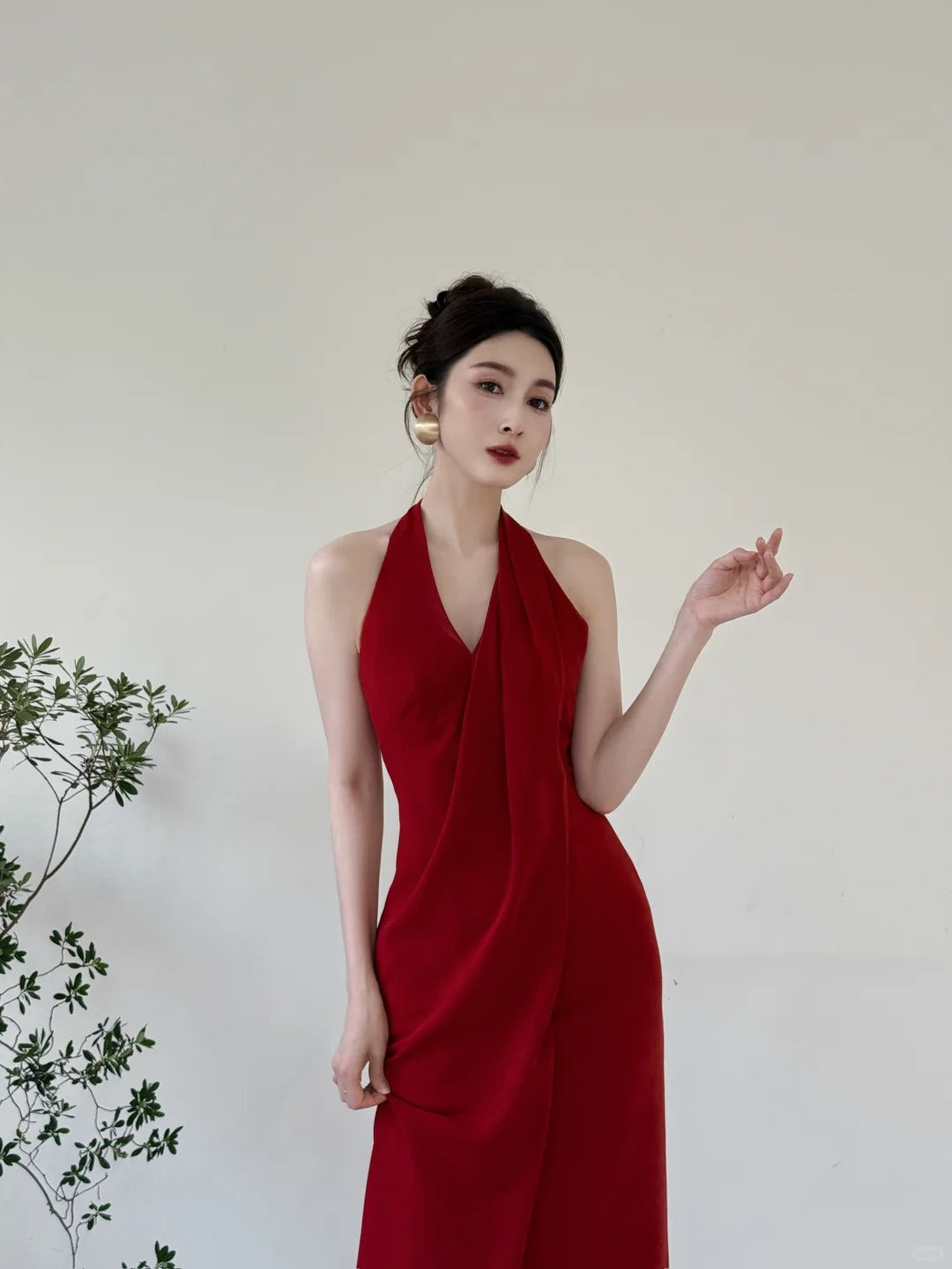 Elegant Burgundy Fitted Halter Neck Deep V-Neck Satin Long Prom Evening Dresses