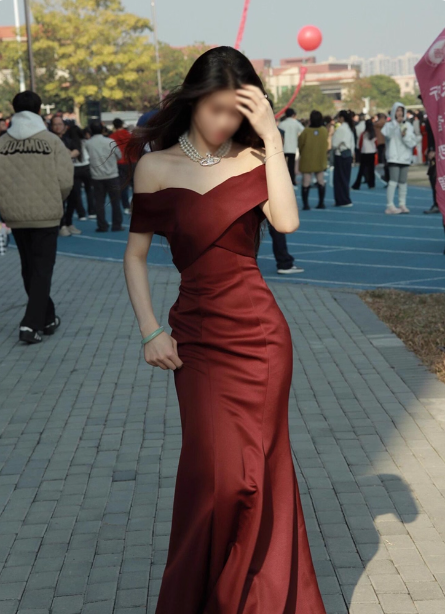 Elegant Burgundy Mermaid Off-The-Shoulder Satin Long Prom Dresses Evening Dresses