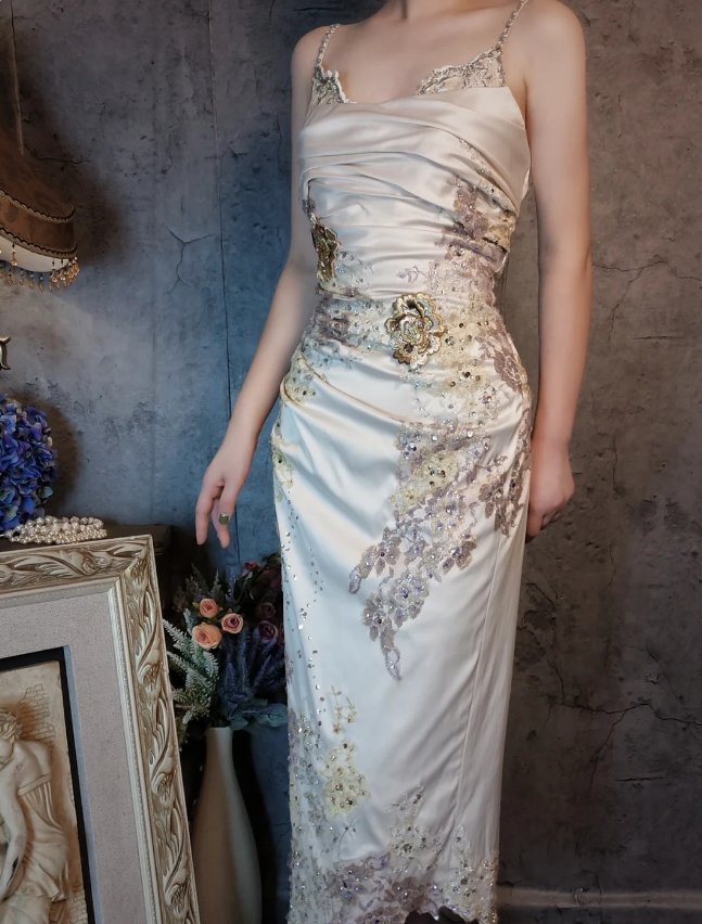 Elegant Champagne Fitted Spaghetti Strap Beaded Embroidered Satin Prom Dresses Evening Dresses