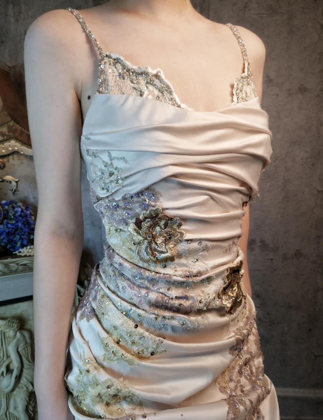 Elegant Champagne Fitted Spaghetti Strap Beaded Embroidered Satin Prom Dresses Evening Dresses