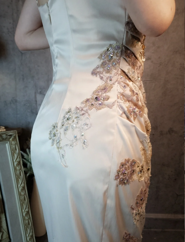 Elegant Champagne Fitted Spaghetti Strap Beaded Embroidered Satin Prom Dresses Evening Dresses