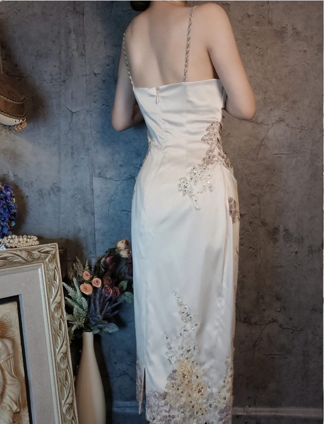 Elegant Champagne Fitted Spaghetti Strap Beaded Embroidered Satin Prom Dresses Evening Dresses