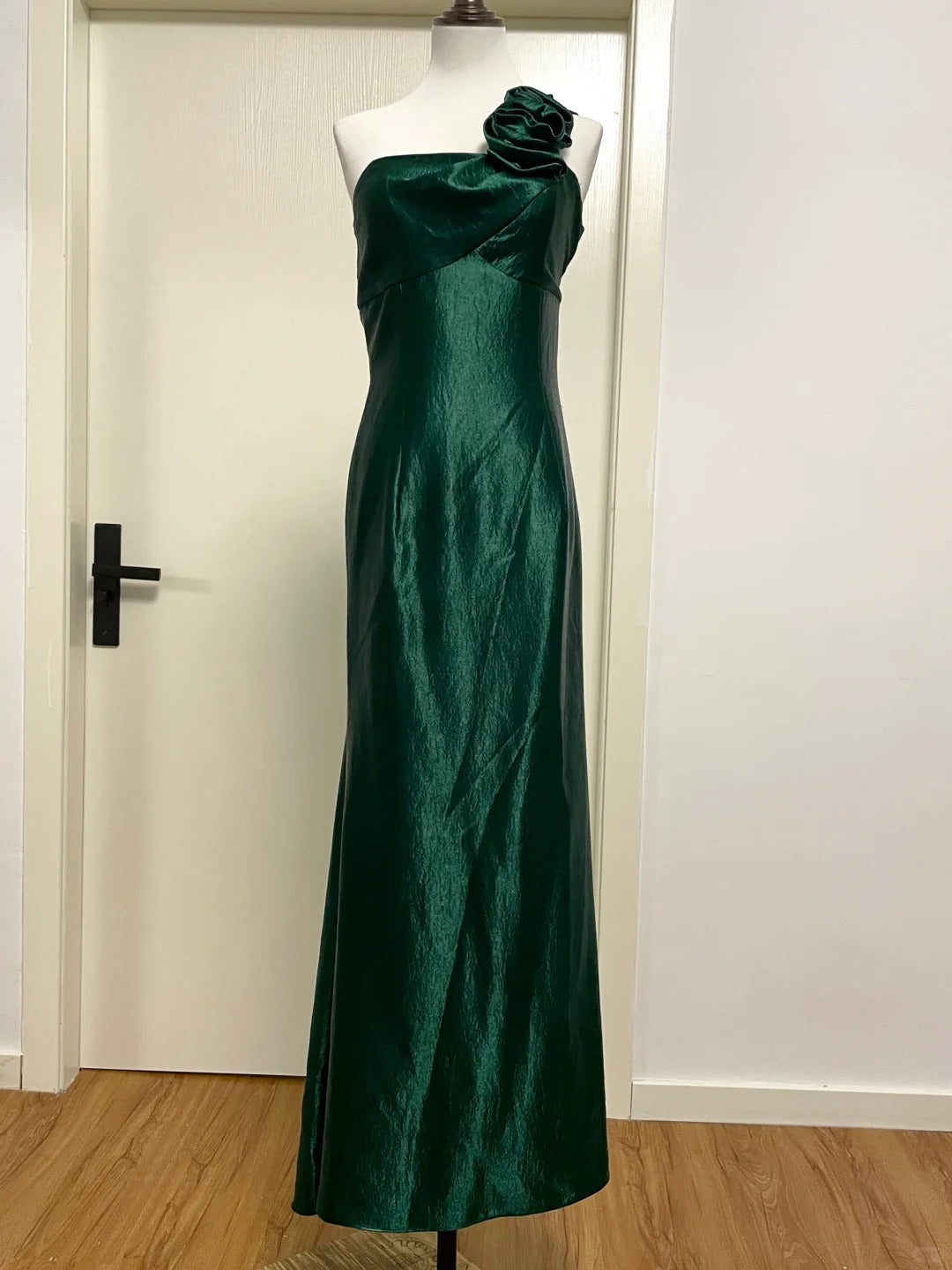 Elegant Dark Green 3D Floral One-Shoulder Satin Long Prom Dresses Evening Dresses Main image