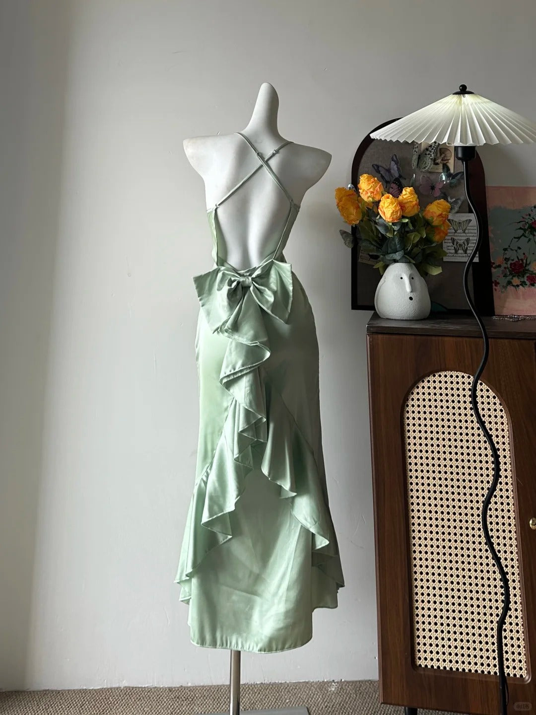 Elegant Green Slim Fit Halter Backless Ruffle Satin Prom Dresses Evening Dresses Secondary image