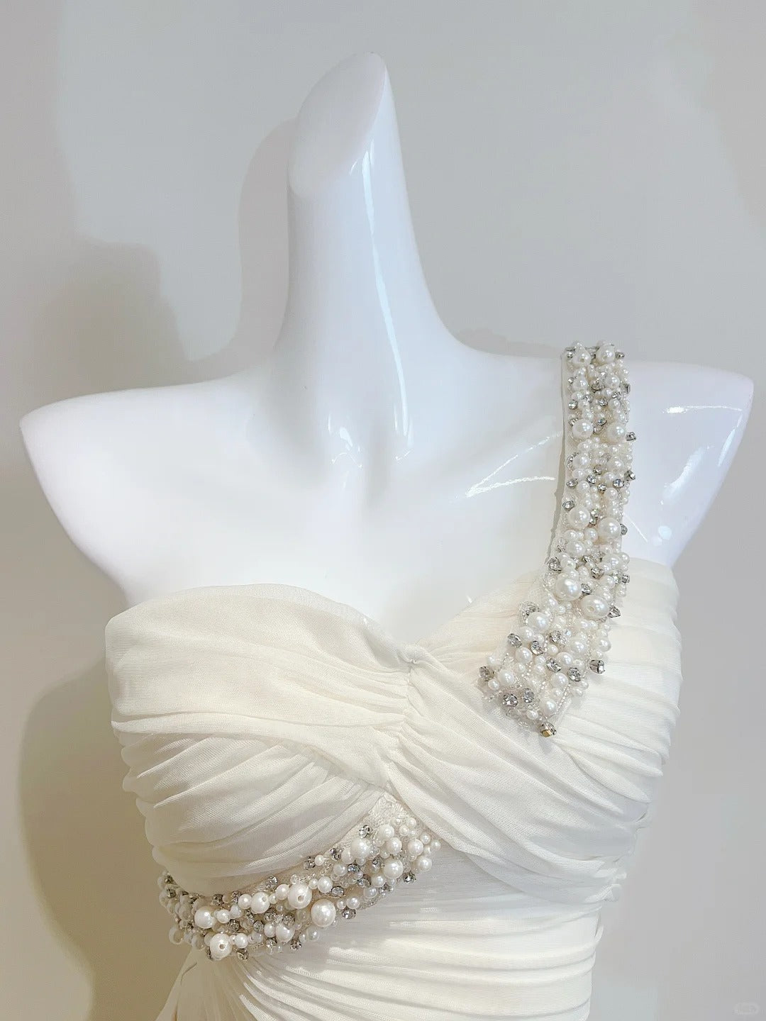 Elegant Ivory Mermaid One-Shoulder Neckline Pearl Rhinestone Satin Long Prom Dresses Evening Dresses Bridesmaid Dresses