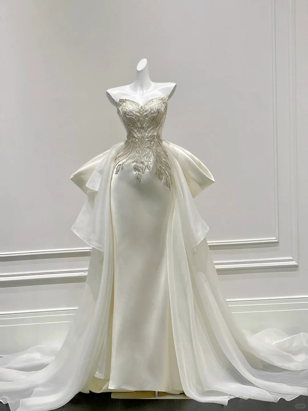 Elegant Ivory Mermaid Strapless Beaded Satin Wedding Dresses With Train