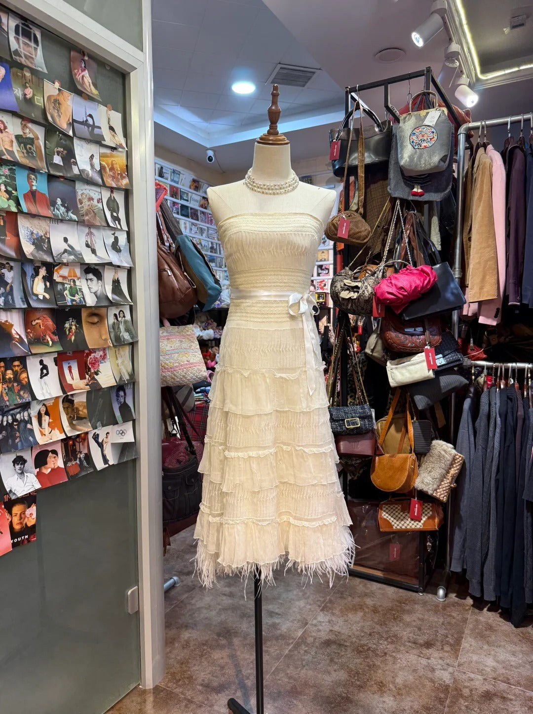 Elegant Ivory Strapless Fitted Waist Feather Lace A-Line Prom Dresses Evening Dresses Secondary image