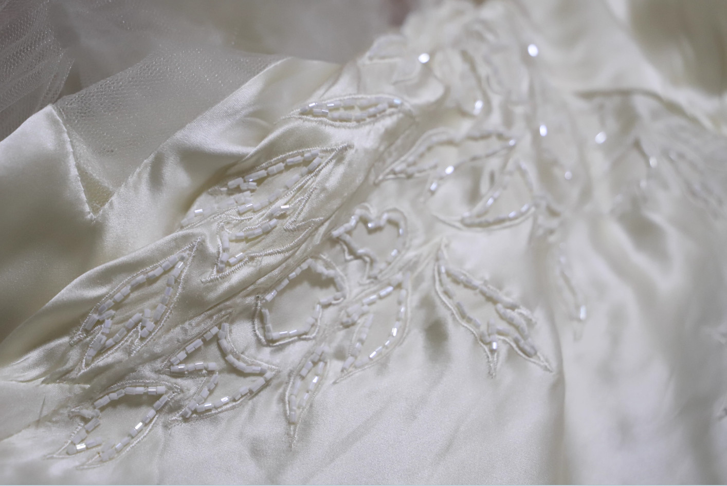 Elegant Ivory V-Neck Beaded Tulle Satin High-Low Prom Dresses Evening Dresses