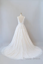 Elegant Long A-line V-neck Appliques Lace Tulle Backless Wedding Dresses