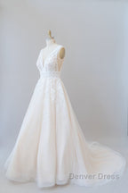 Elegant Long A Line V Neck Appliques Lace Tulle Backless Wedding Dresses
