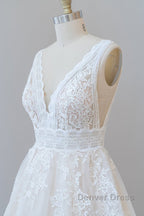 Elegant Long A Line V Neck Appliques Lace Tulle Backless Wedding Dresses