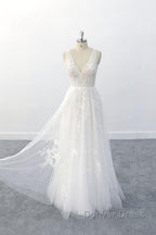 Elegant Long  A-line V-neck Appliques Tulle Backless Wedding Dresses