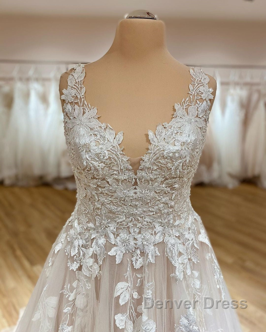 Elegant Long A Line V Neck Spaghetti Straps Appliques Lace Ruffles Tulle Wedding Dresses