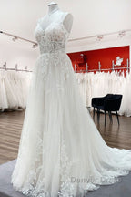 Elegant Long A-Line V Neck Tulle Spaghetti Straps Lace Wedding Dresses