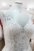 Elegant Long A-Line V Neck Tulle Spaghetti Straps Lace Wedding Dresses