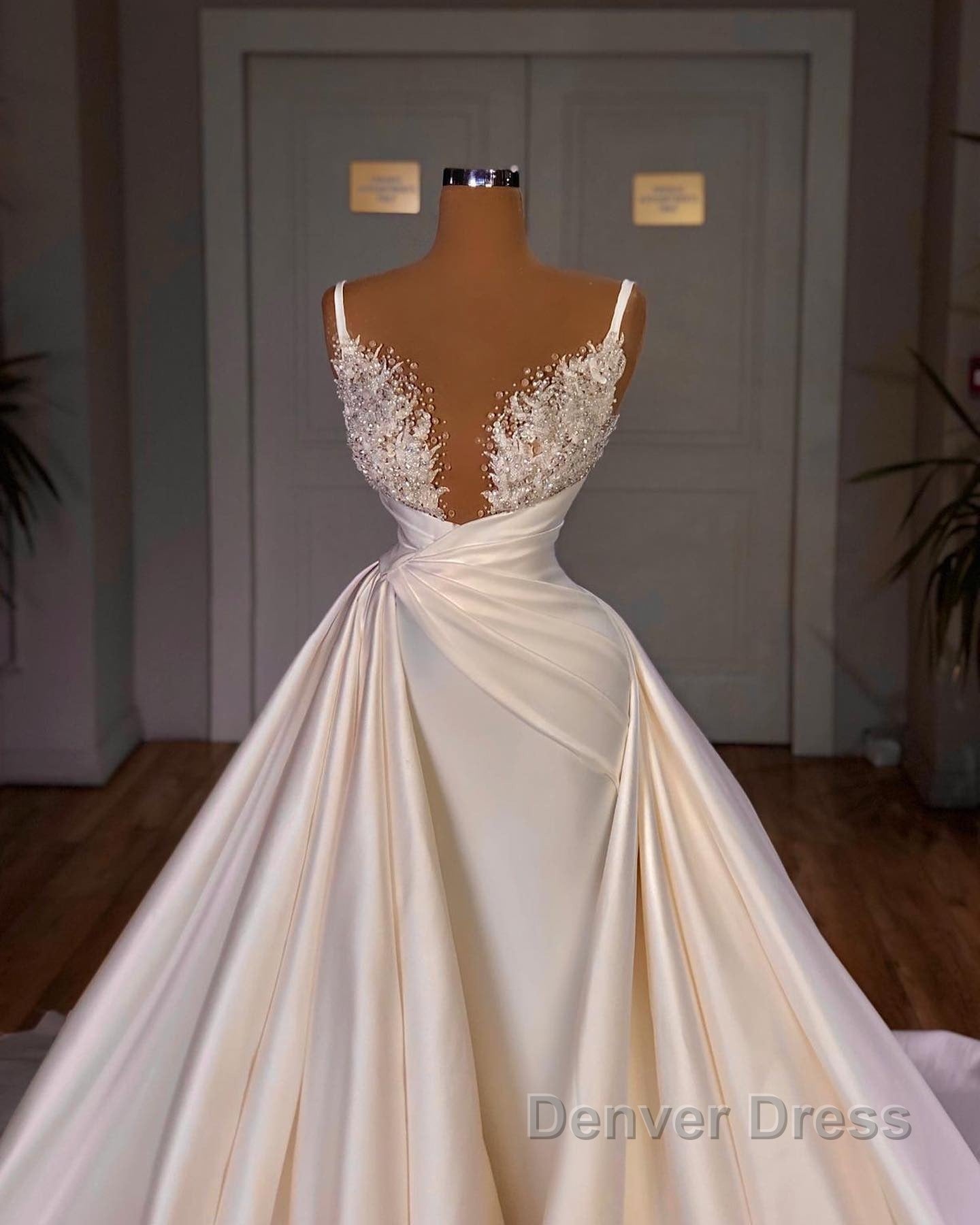 Elegant Long Mermaid V Neck Spaghetti Strap Satin Lace Wedding Dresses Secondary image