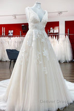 Elegant Long Princess V-neck Tulle Backless Wedding Dresses with Lace