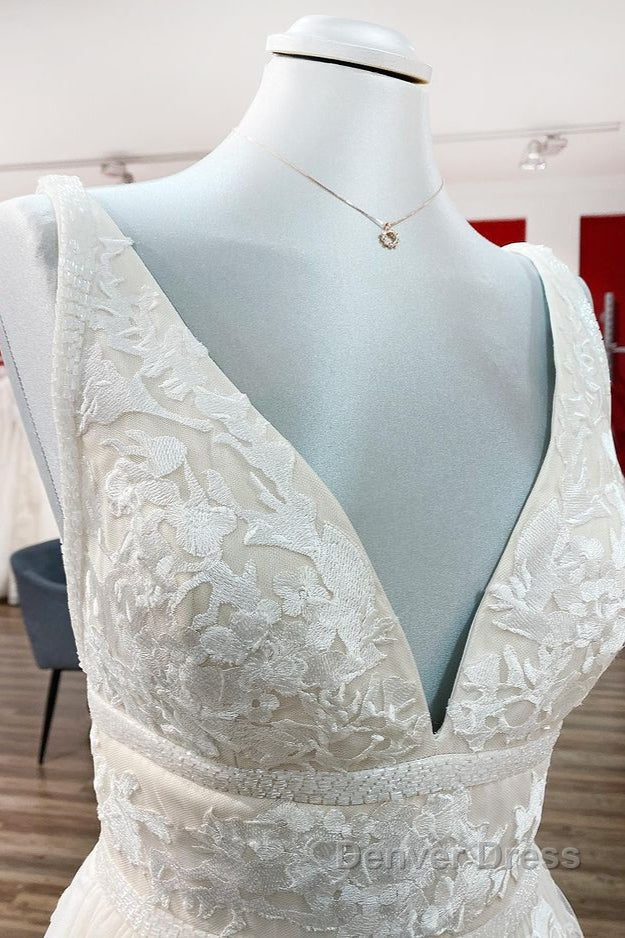 Elegant Long Princess V Neck Tulle Backless Wedding Dresses with Lace