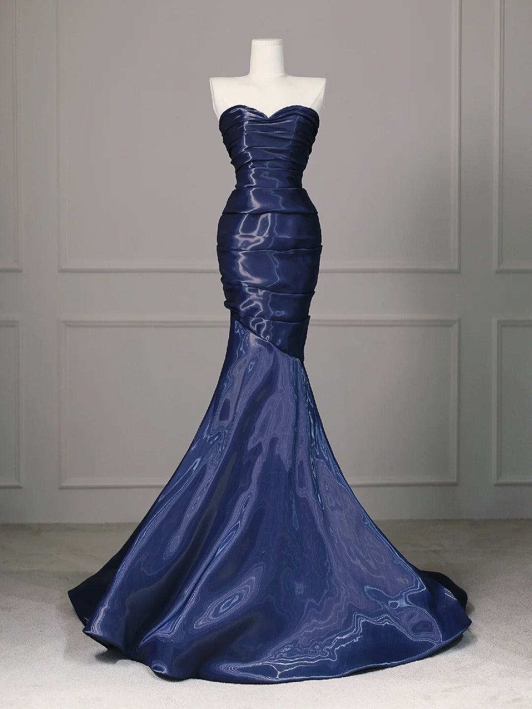 Elegant Navy Blue Mermaid Strapless Pleated Satin Long Prom Dresses Evening Dresses