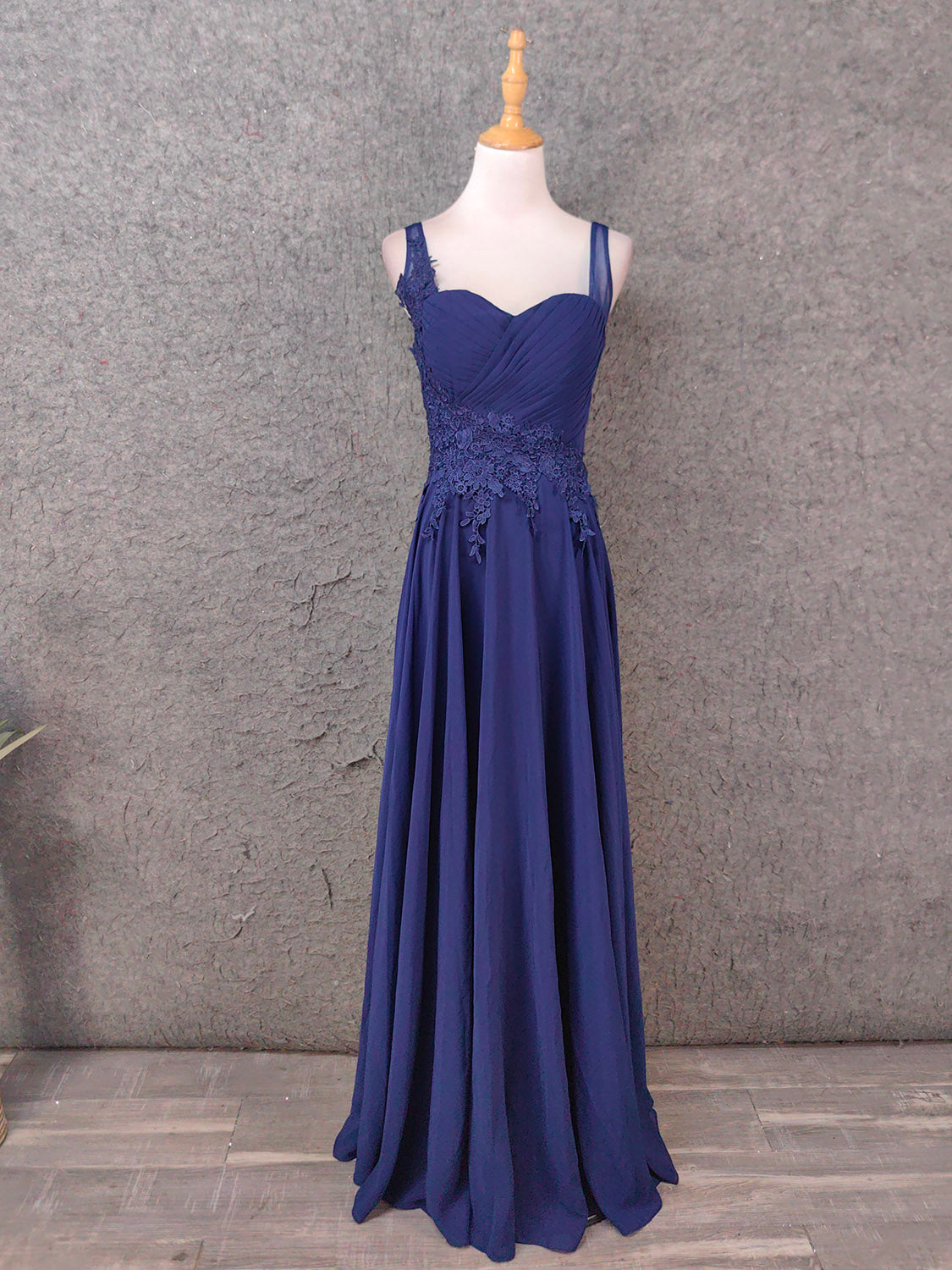 Elegant Navy Blue Spaghetti Strap Lace Ruffled Chiffon Long Prom Dresses Evening Dresses Main image