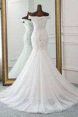 Elegant Off-The-Shoulder Mermaid Long Wedding Gown With Lace Appliques