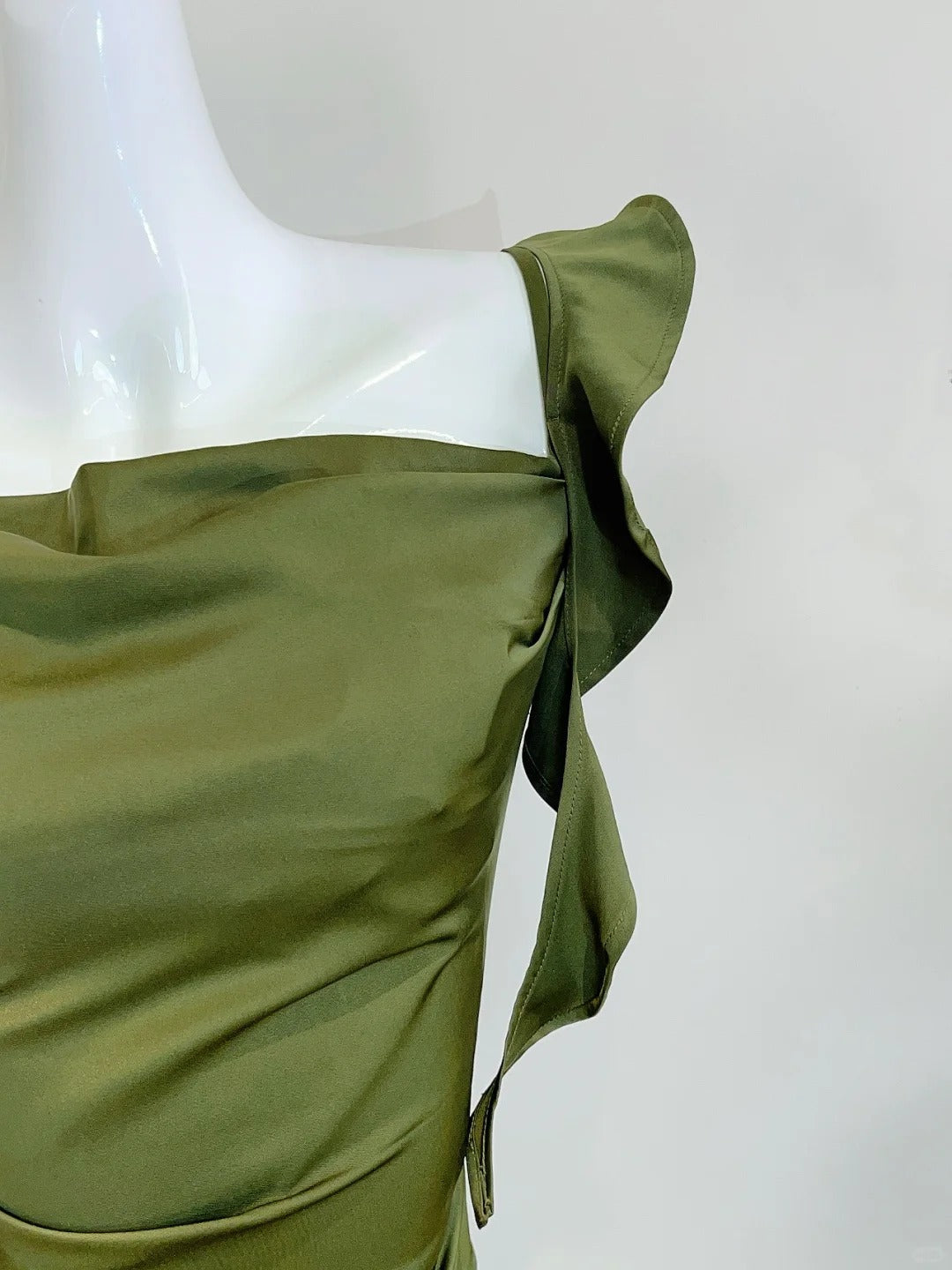 Elegant Olive Green Slim Fit Ruffled Satin Prom Dresses Evening Dresses