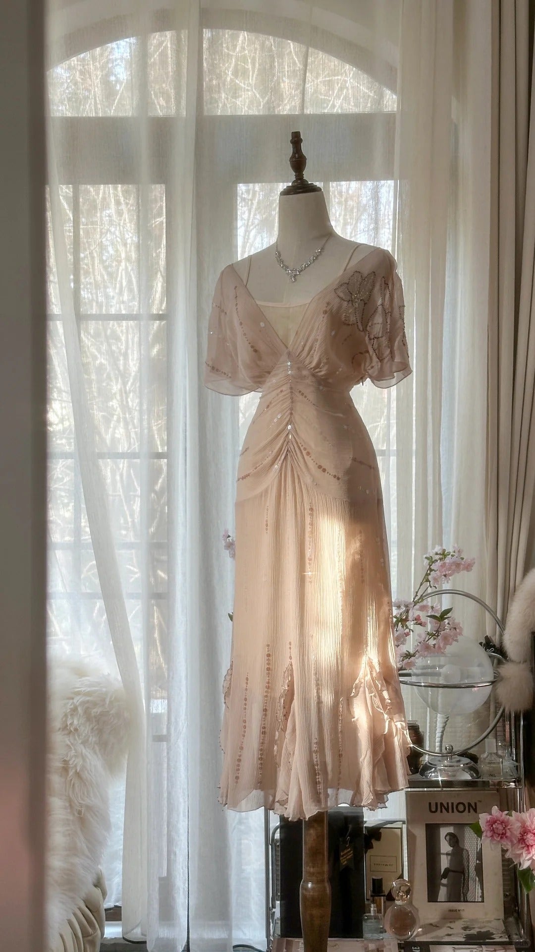 Elegant Pink V-neck Short-sleeved Chiffon Flowing Prom Dress Secondary image