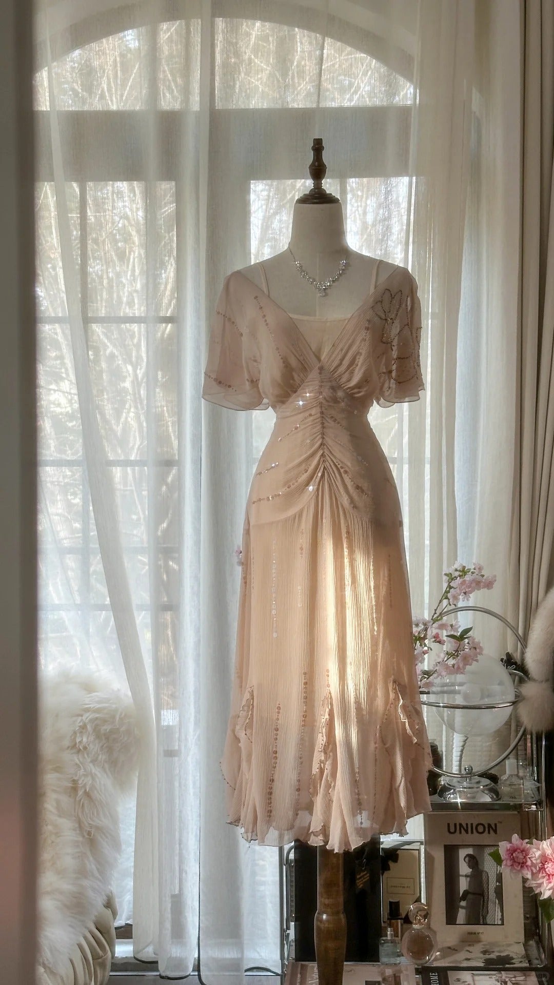 Elegant Pink V-neck Short-sleeved Chiffon Flowing Prom Dress