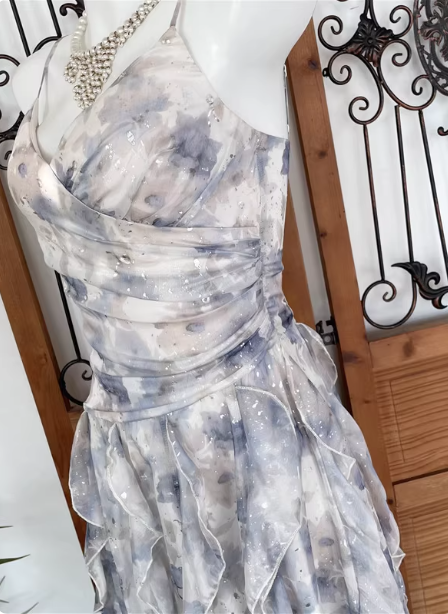 Elegant Printed Spaghetti Strap V-Neck Ruffled Layered Tulle Prom Dresses