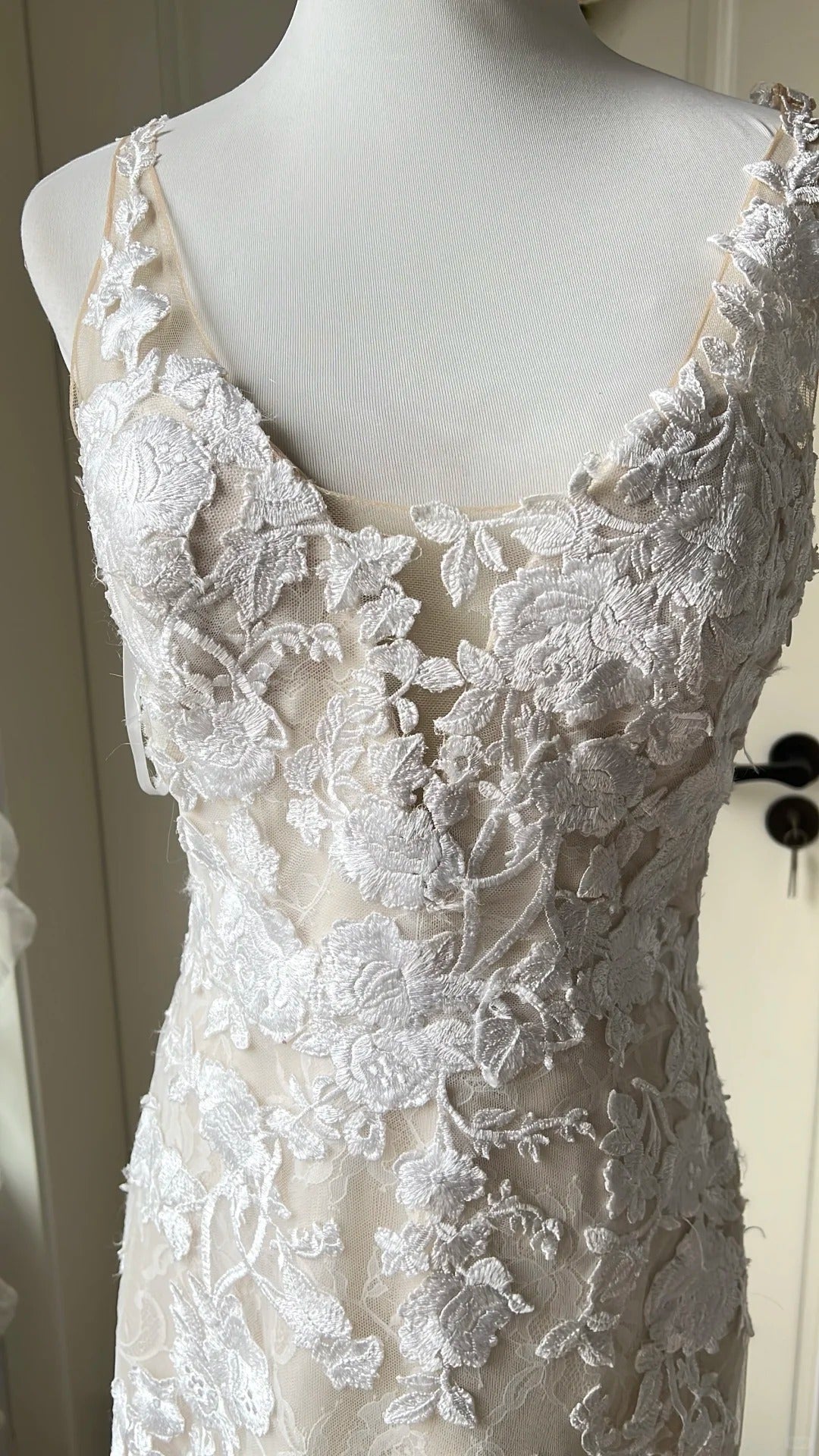 Elegant Retro Ivory Mermaid V-Neck Halter Lace Train Prom Dresses Wedding Dresses