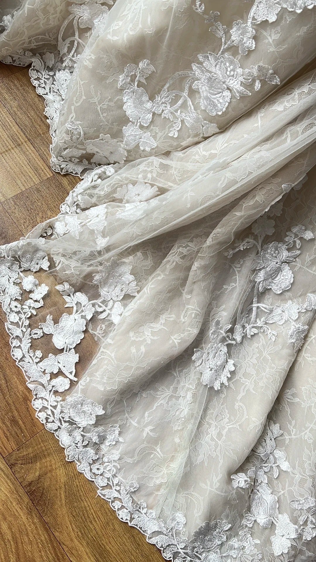 Elegant Retro Ivory Mermaid V-Neck Halter Lace Train Prom Dresses Wedding Dresses