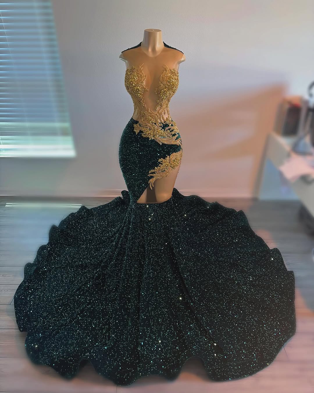 Elegant Sleeveless Dark Green Mermaid Court Train Sequin Prom Dresses Secondary image