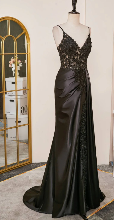 Elegant Black Spaghetti Straps Prom Dress Satin Sheath Long Prom Dresses With Slits Secondary image