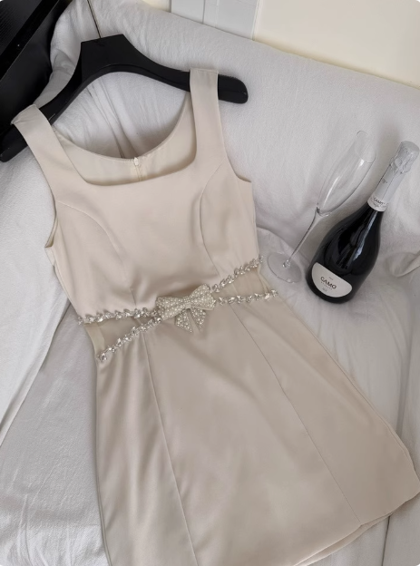 Elegant Square Neck Sleeveless Hollow Diamond Birthday Short Skirt Homecoming Dresses Main image