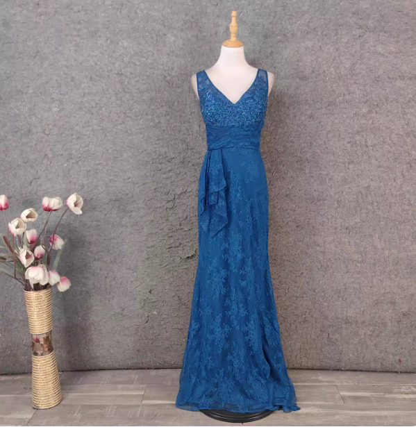 Elegant Vintage Royal Blue V-Neck Lace Long Prom Dresses Evening Dresses