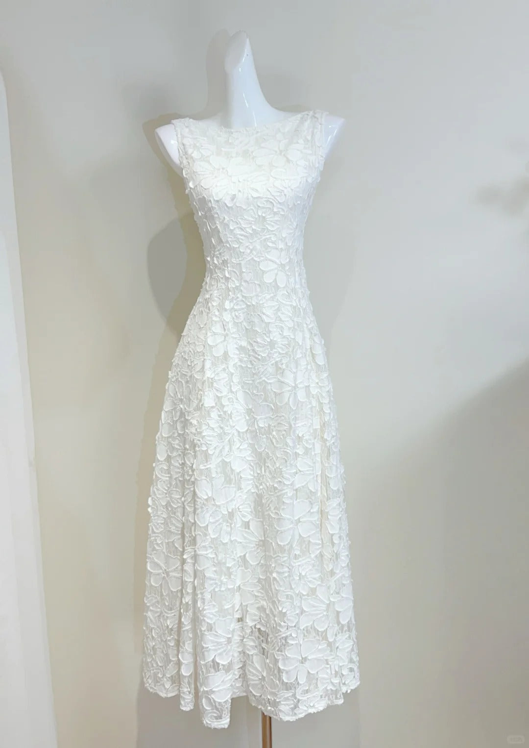 Elegant White A-Line Round Neck Lace Pattern Prom Dresses Evening Dresses Bridesmaid Dresses