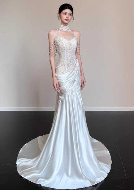 Elegant White Mermaid Halter Neck Lace Satin Train Wedding Dresses Main image