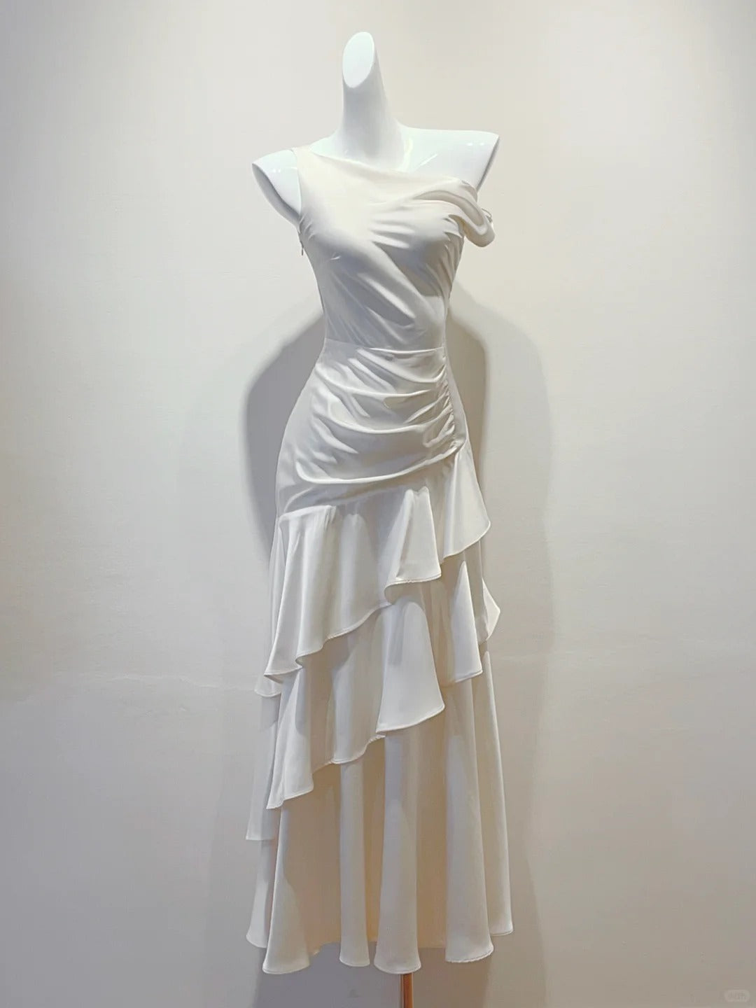 Elegant White Mermaid Ruffle Satin Prom Dresses Evening Dresses Bridesmaid Dresses Secondary image