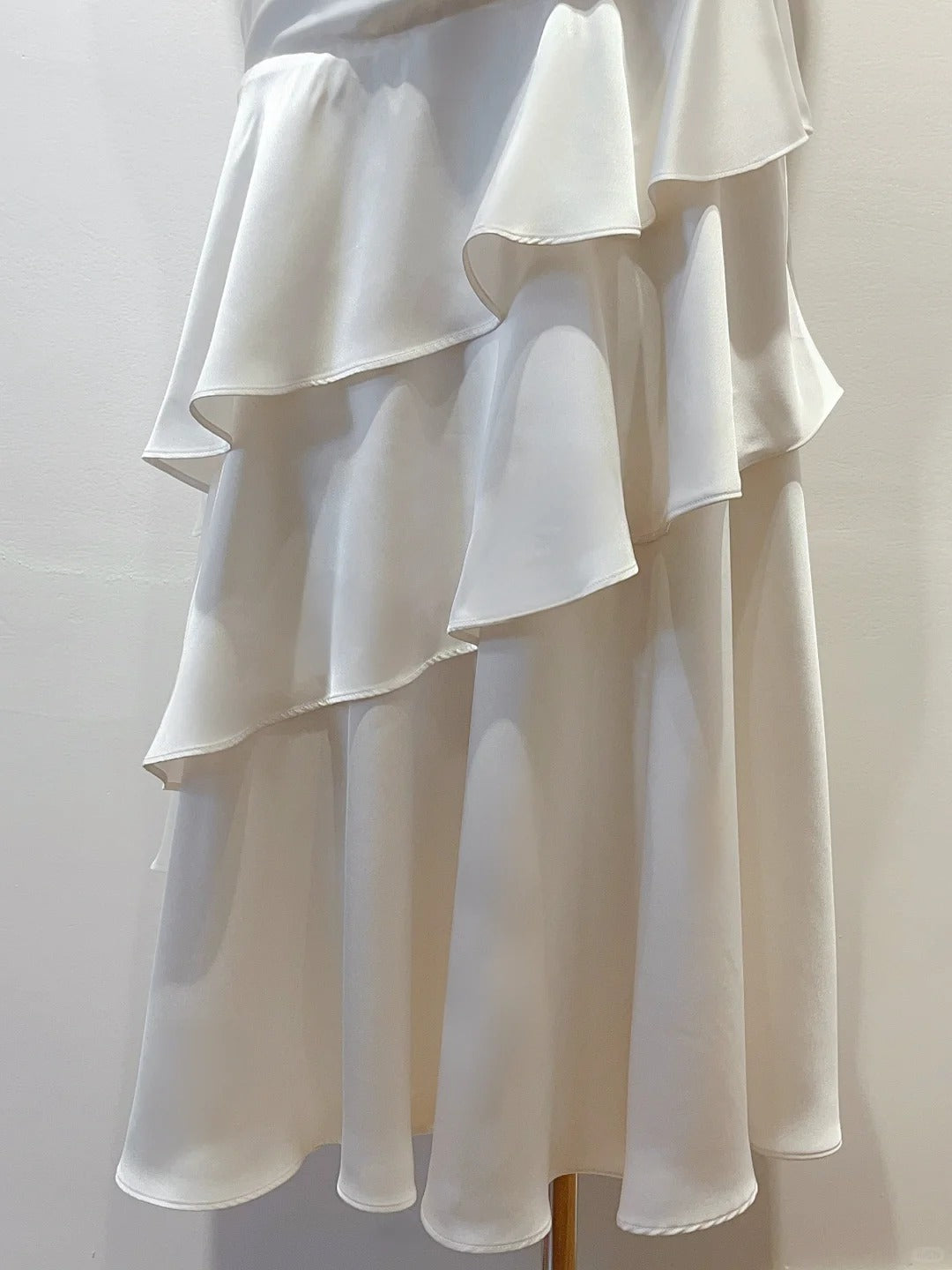 Elegant White Mermaid Ruffle Satin Prom Dresses Evening Dresses Bridesmaid Dresses