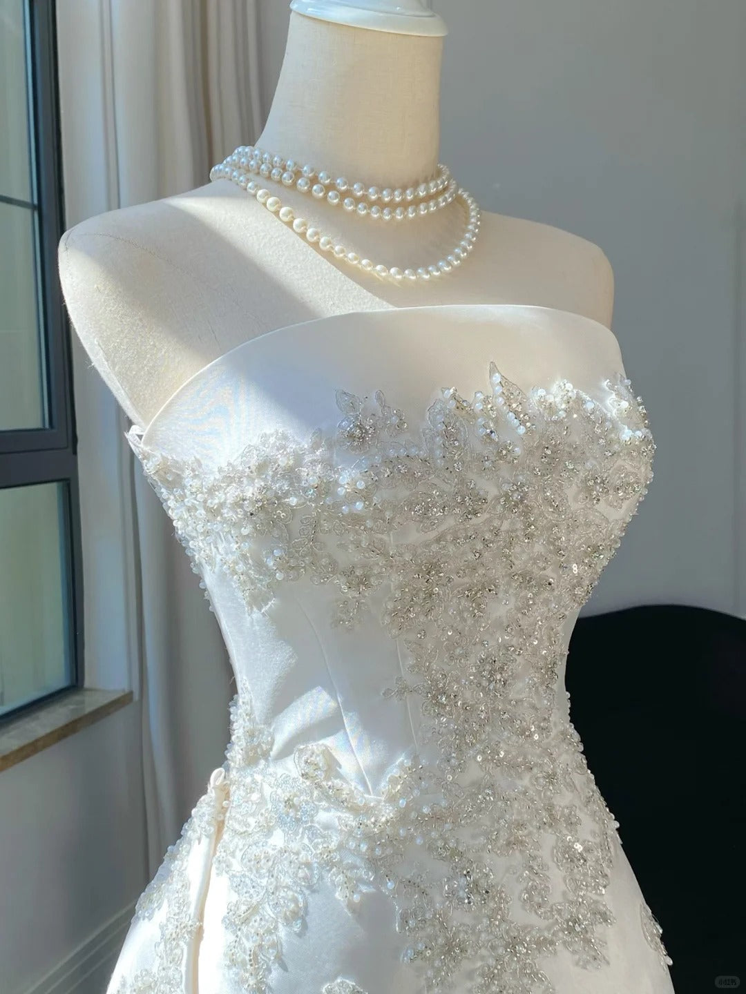 Elegant White Mermaid Strapless Beaded Satin Wedding Dresses With Train