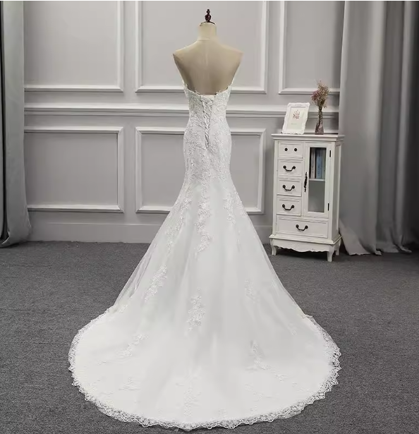 Elegant White Mermaid Sweetheart Neck Lace Train Wedding Dresses