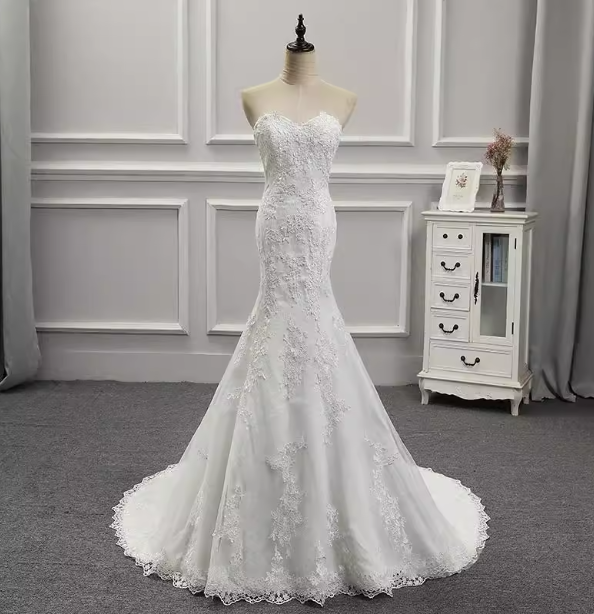 Elegant White Mermaid Sweetheart Neck Lace Train Wedding Dresses Main image