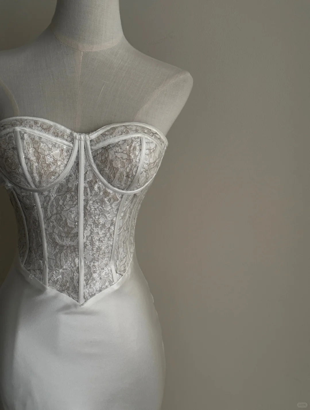 Elegant White Mermaid Sweetheart Neckline Lace Satin Long Wedding Dresses