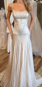 Exquisite Ivory Mermaid Long Wedding Dress Appliques Satin Bridal Dresses