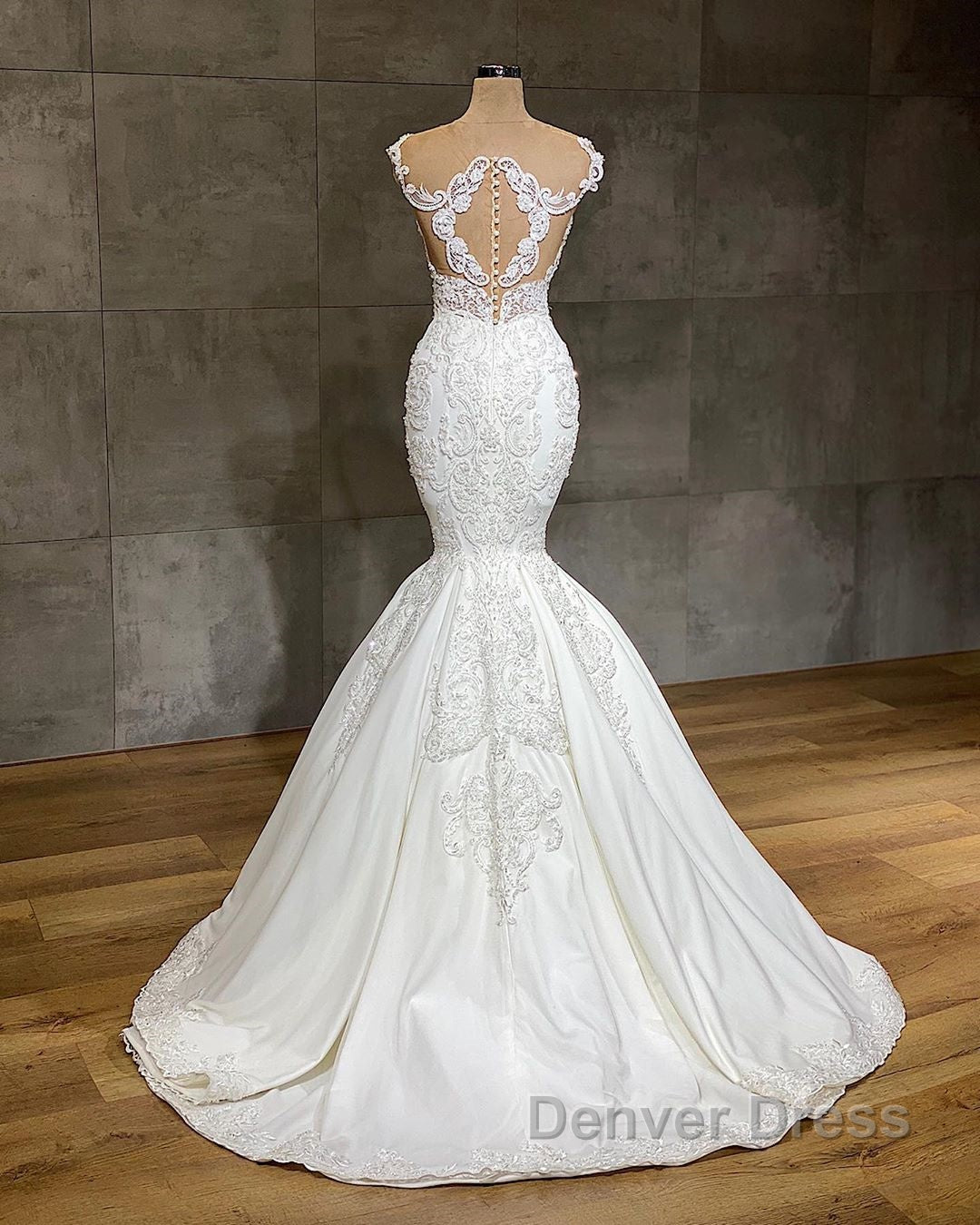 Exquisite Long Lace V-neck Sleeveless Mermaid Wedding Dresses Secondary image