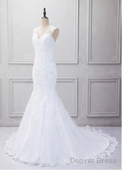 Fabulous Tulle V-Neck Neckline Mermaid Wedding Dress With Beaded Lace Appliques