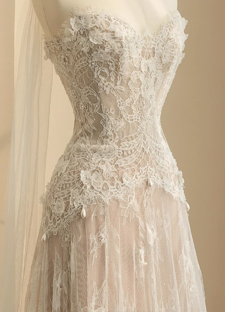 Flowing Lace Sweetheart Neckline A-Line Tulle Wedding Dresses