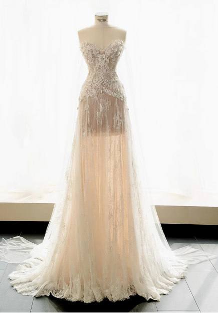 Flowing Lace Sweetheart Neckline A-Line Tulle Wedding Dresses