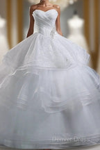 Glamorous Ball Gown Sweetheart Organza Wedding Dresses With Lace
